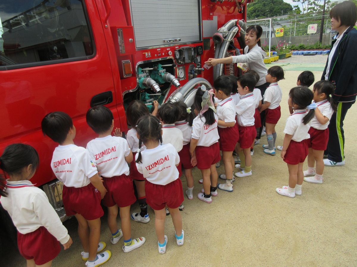 ５．消防車見学 (26)