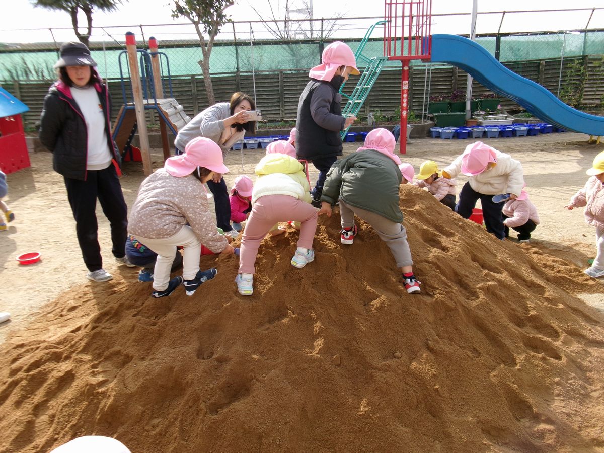 1.2歳の1園庭 (4) 1.2歳の1園庭 (4)