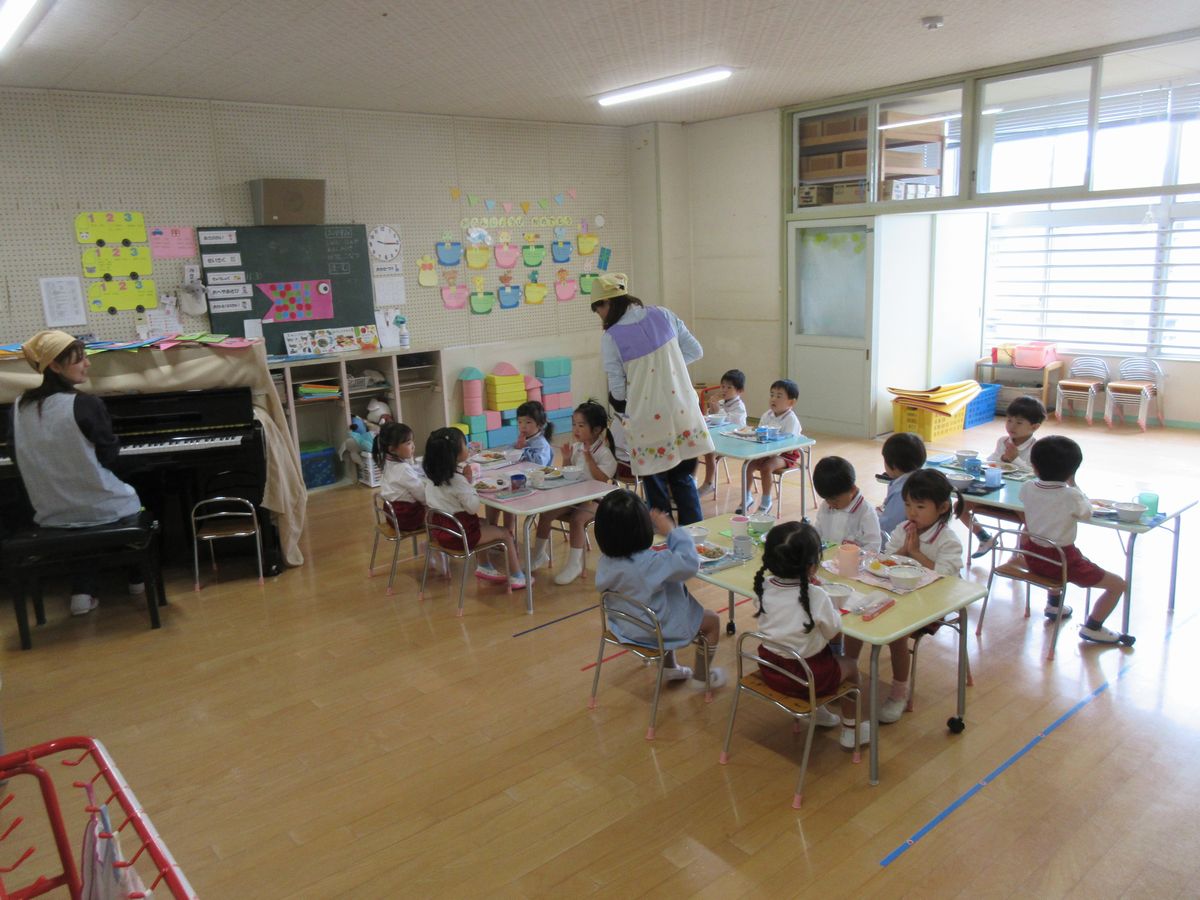 ３歳給食（ち・ひ） (3)